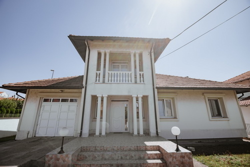 Aranđelovac, kuća 240 m2 na 6 ari placa 190.000 €