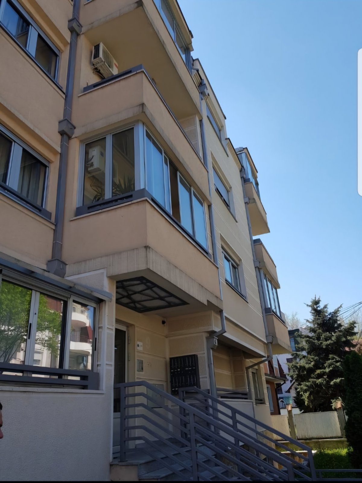 Izdajem ili prodajem LUX stan Beograd-Vozdovac