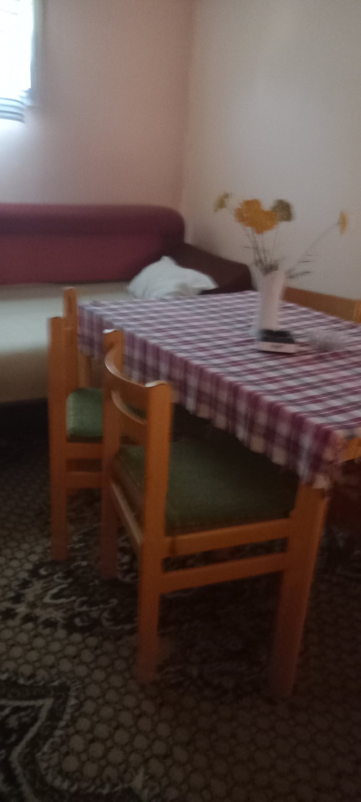 Prodajem kucu u centru Perleza