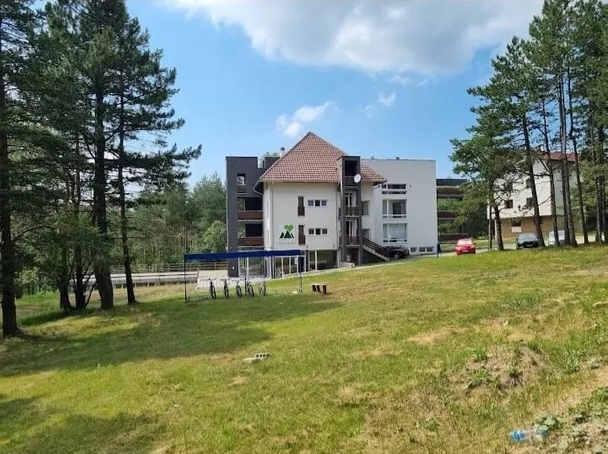 Prodajem apartman u centru Divcibara