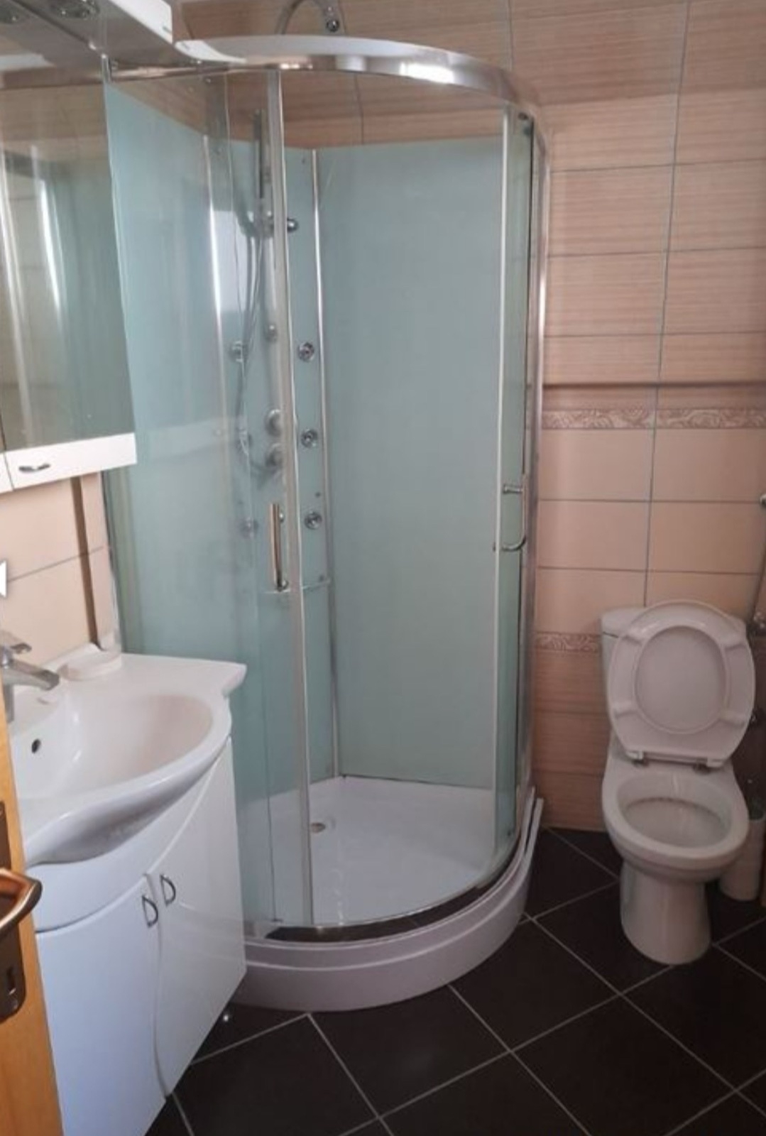 Prodajem apartman na Kopoaniku