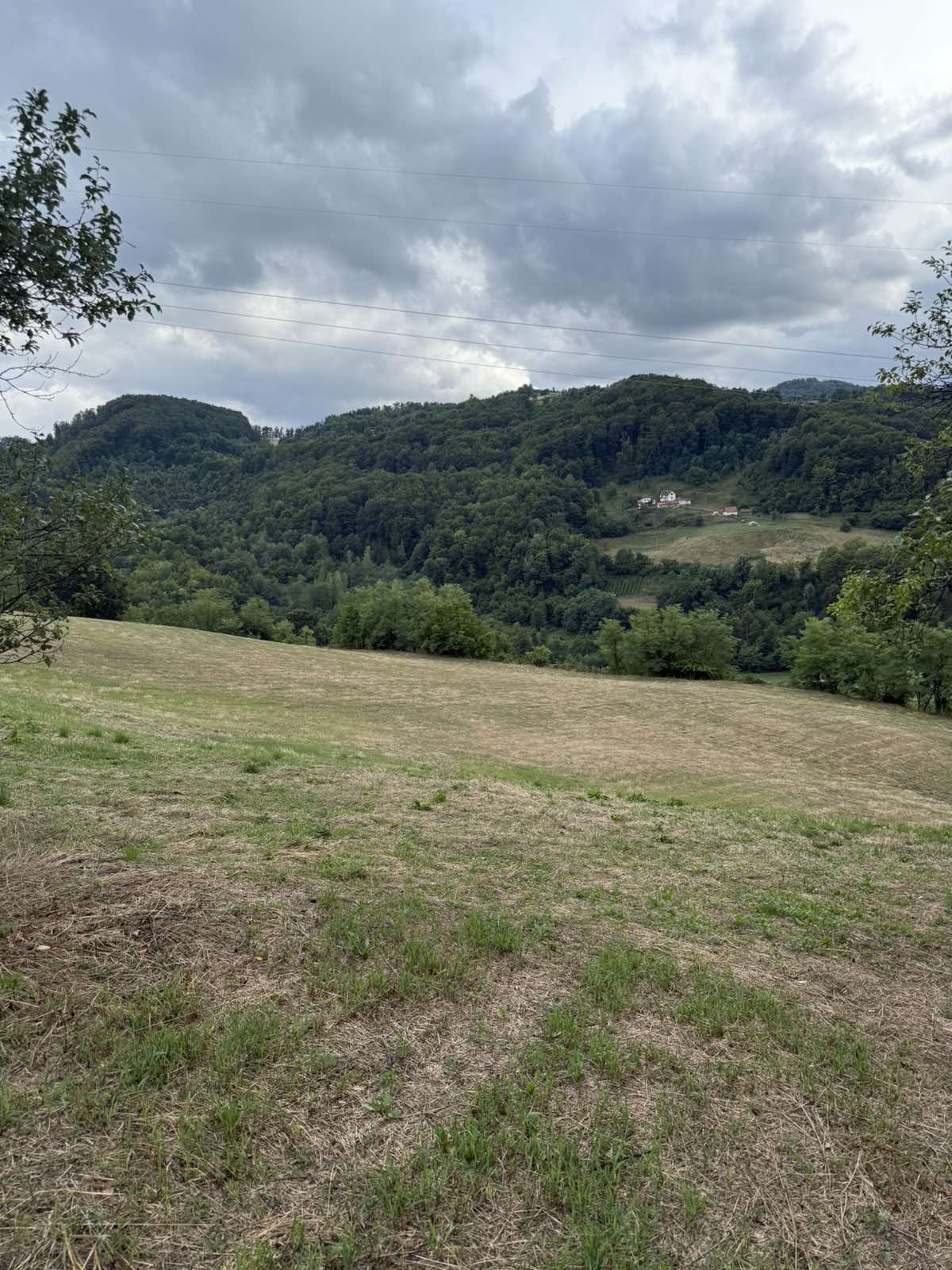 Prodajem kucu u selu Viča-Lučani