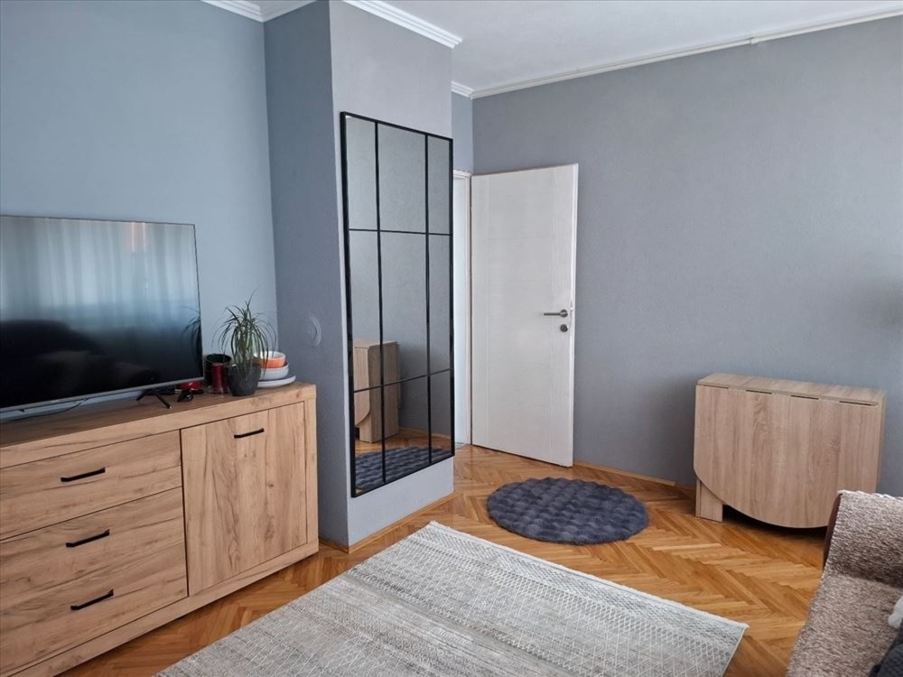 Renoviran,opremljen stan u Erdogliji