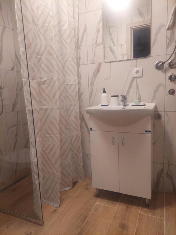 Prodajem apartman na Srebrnom jezeru