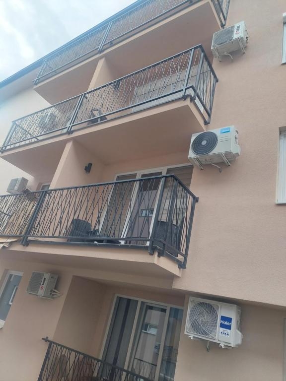 Prodajem apartman na Srebrnom jezeru