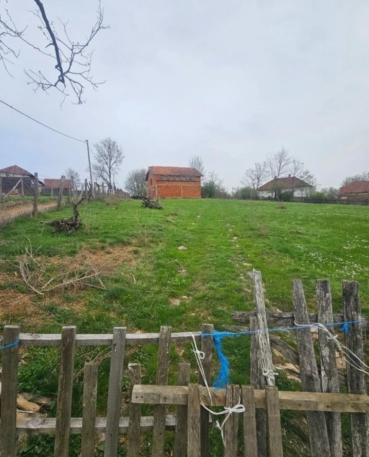 Prodajem gradjevinski plac-Kosmaj