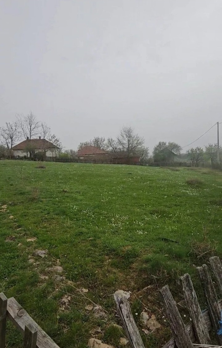 Prodajem gradjevinski plac-Kosmaj