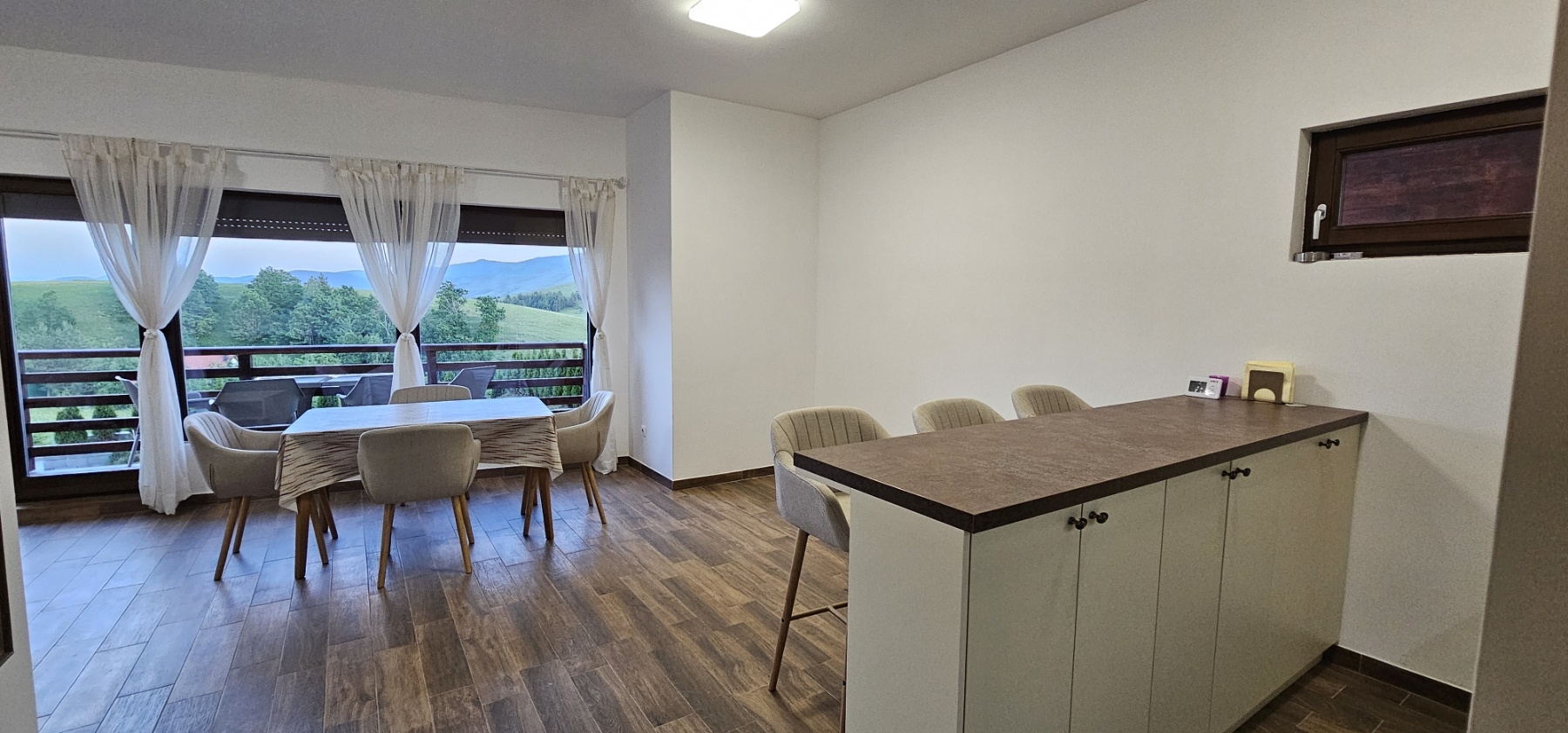 ELITNA LOKACIJA LUX TROSOBAN STAN NA PRODAJU
