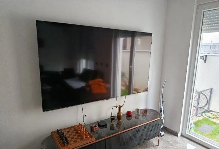 Prodajem luksuznu kucu u Novom Sadu