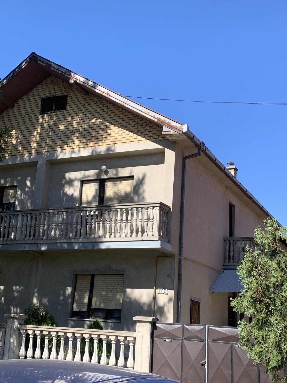 Prodajem kucu u Čelarevu-jedinstvena ponuda
