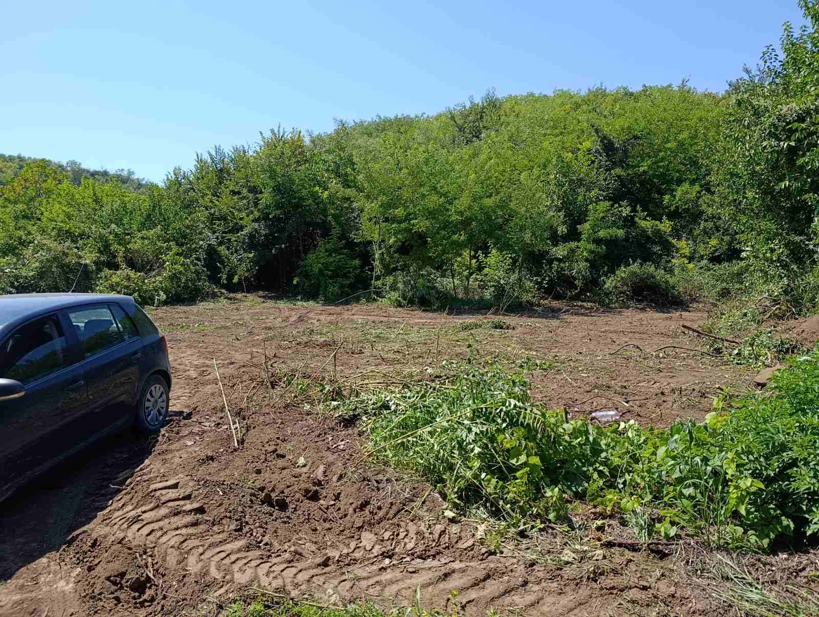 Prodajem dva placa od 4ara-Krcedin