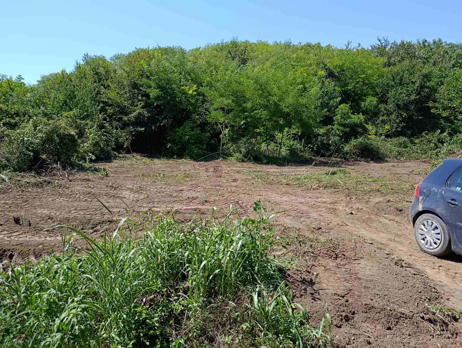 Prodajem dva placa od 4ara-Krcedin