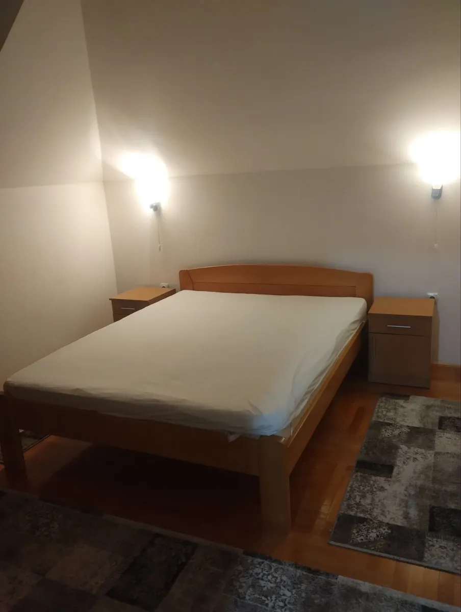Izdaje se dvosoban stan na dobroj lokaciji