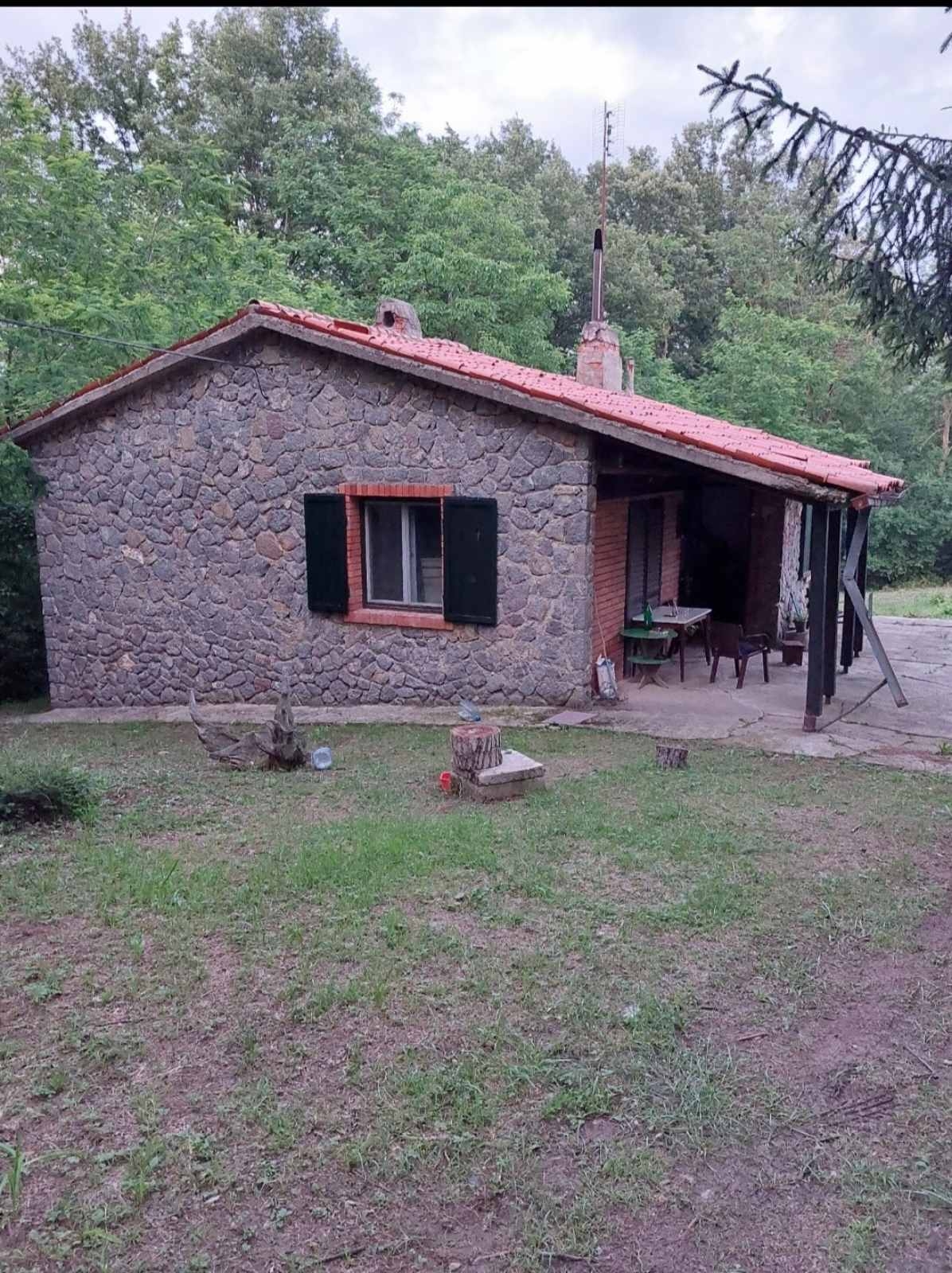 Prodajem kamenu kucu