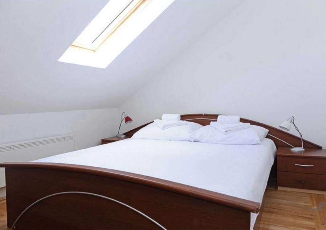 Na prodaju apartman u Kraljevim Cardacima