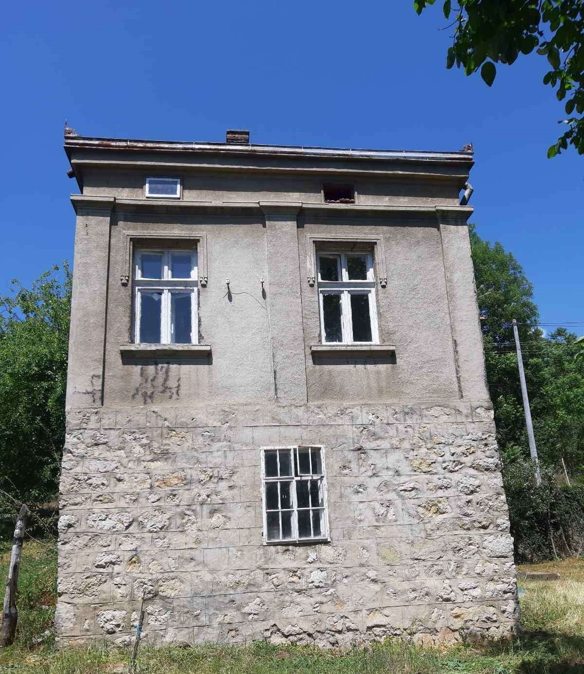 Boljevac-kuca sa okucnicom,1km od centra