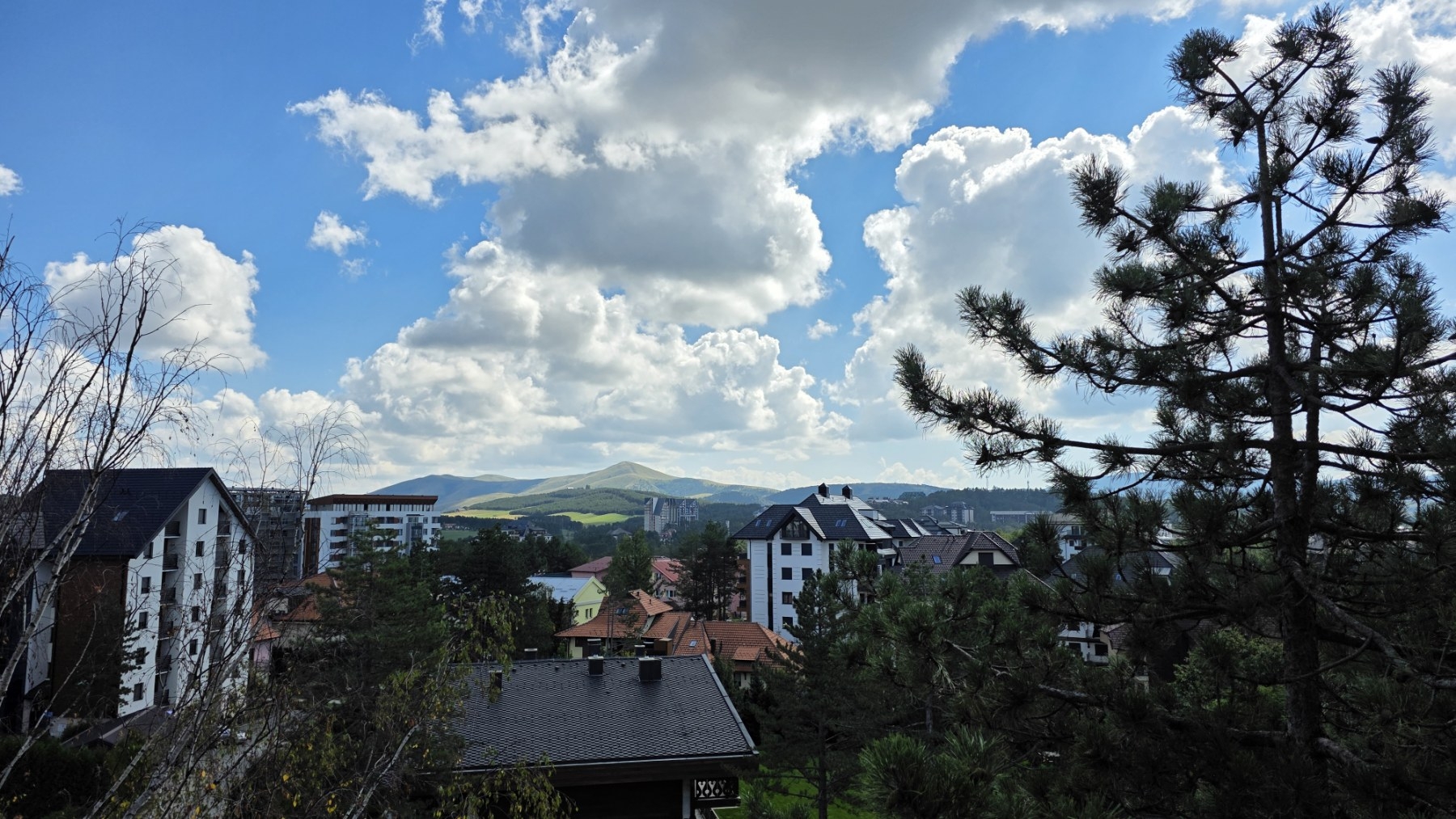 Prodaja stana uzi centar Zlatibor nov neuseljavan