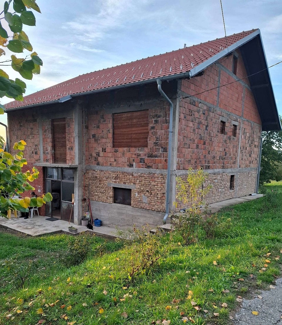 Prodajem kucu Đurinci-Sopot
