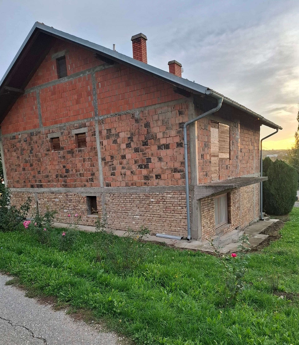 Prodajem kucu Đurinci-Sopot