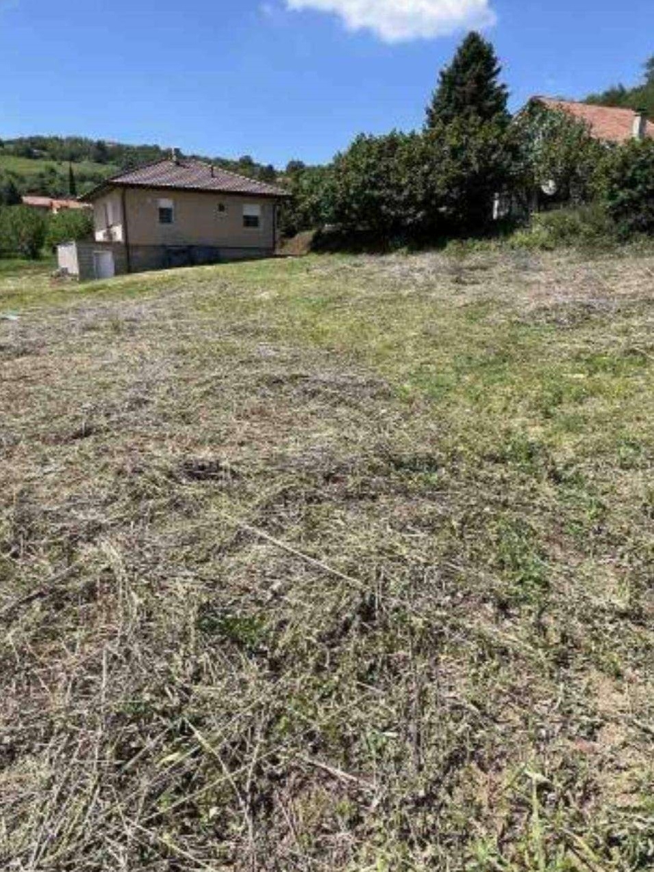 Prelep plac sa pogledom na grad-Rakovac