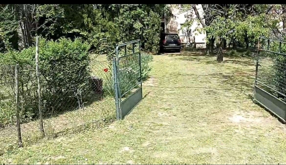 Kuca u vikend naselju Cortanovci