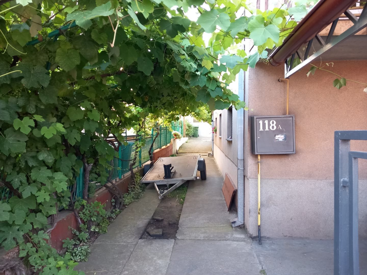 Prodajem kucu u Batajnici