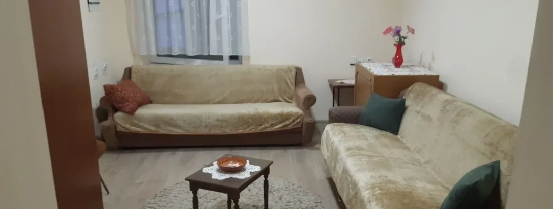 Prodajem kucu u Beceju