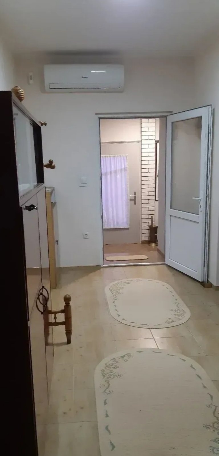 Prodajem kucu u Beceju