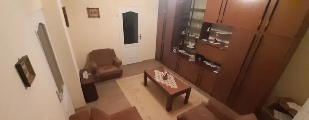 Prodajem kucu u Beceju