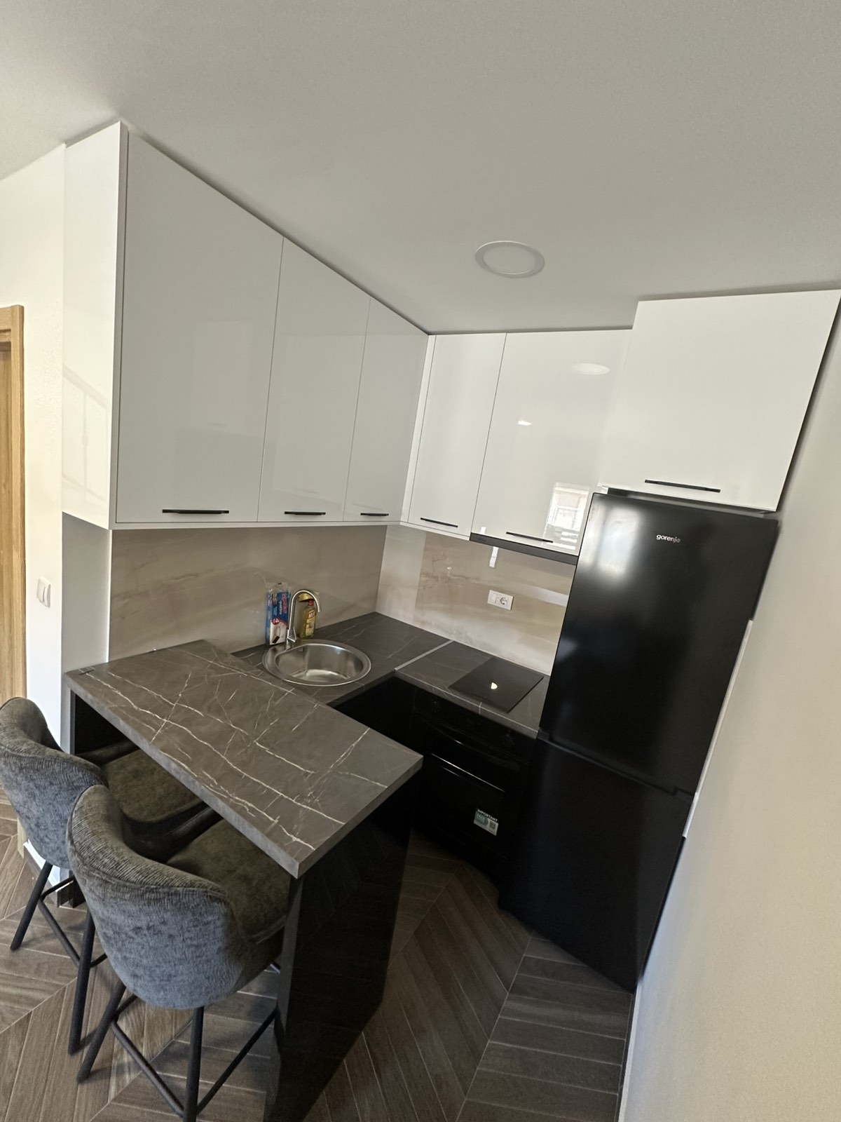 Prodajem nov uknjizen stan na Novoj Detelinari Prodajem nov uknjizen stan na Novoj Detelinari