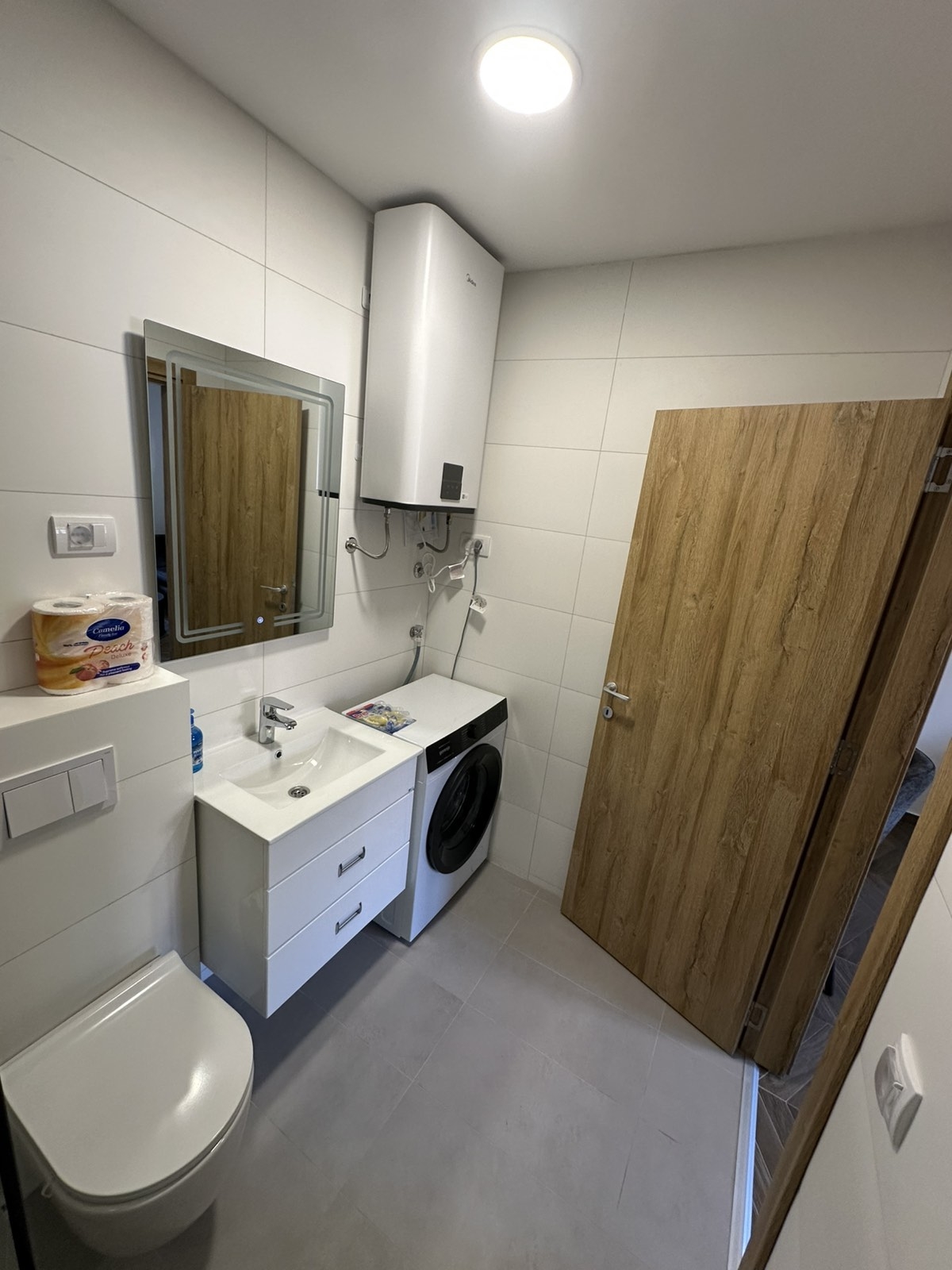 Prodajem nov uknjizen stan na Novoj Detelinari Prodajem nov uknjizen stan na Novoj Detelinari