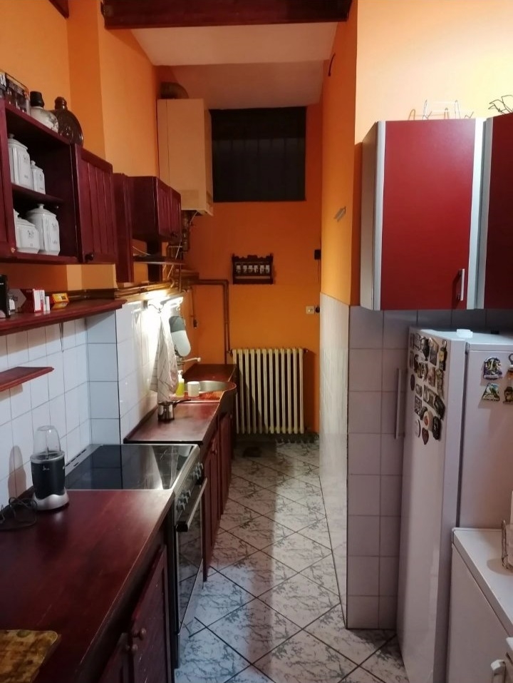 Prodajem trosoban salonski stan Prodajem trosoban salonski stan