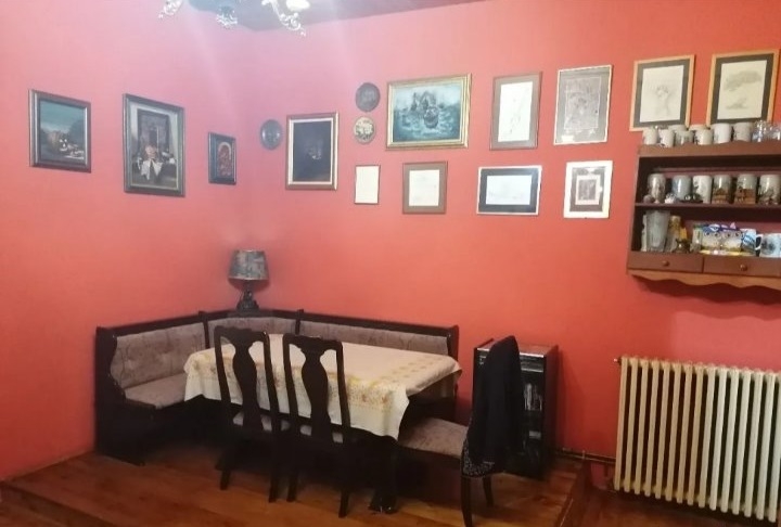 Prodajem trosoban salonski stan Prodajem trosoban salonski stan