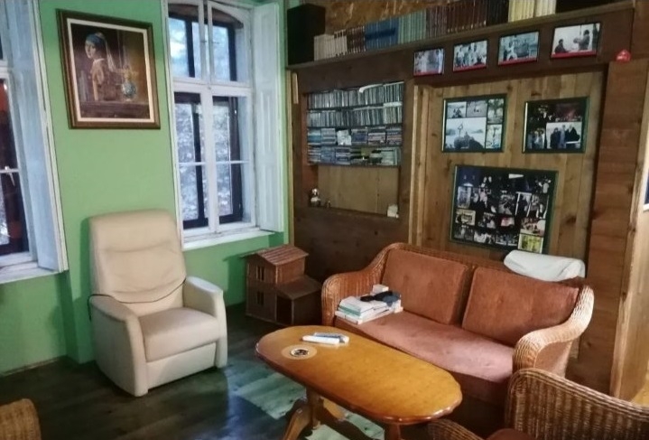 Prodajem trosoban salonski stan Prodajem trosoban salonski stan