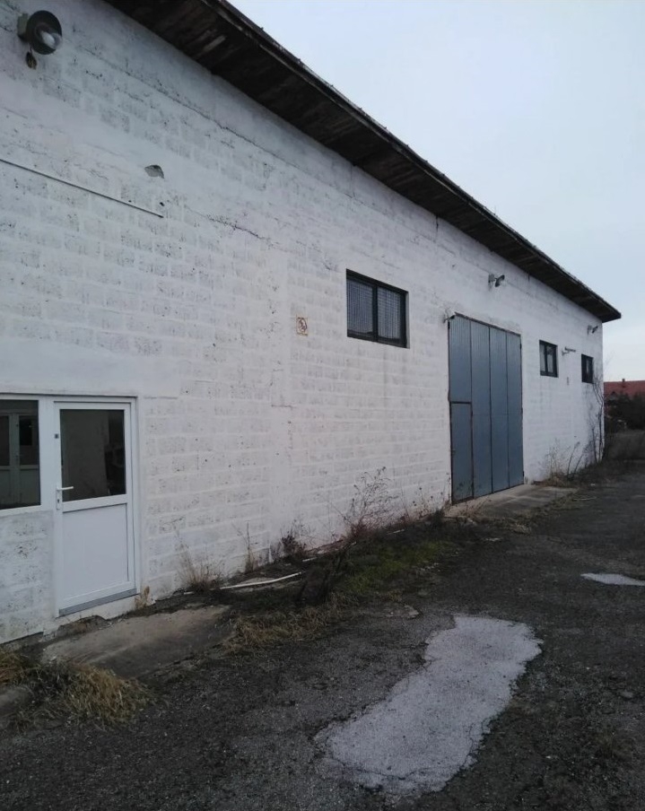 Prodajem ili izdajem halu Prodajem ili izdajem halu