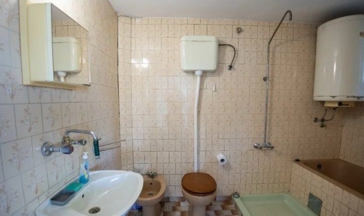 Prodajem salas u Srbobranu