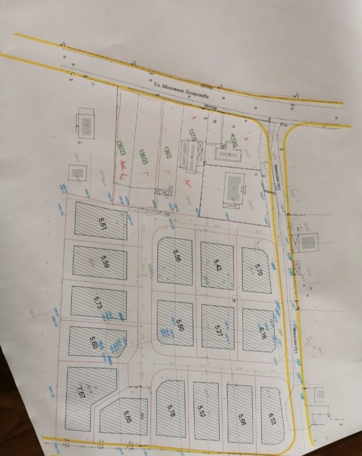 Prodajem kucu i vise placeva od 5ari-Lazarevac