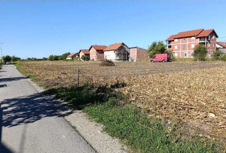 Prodajem plac u Borci