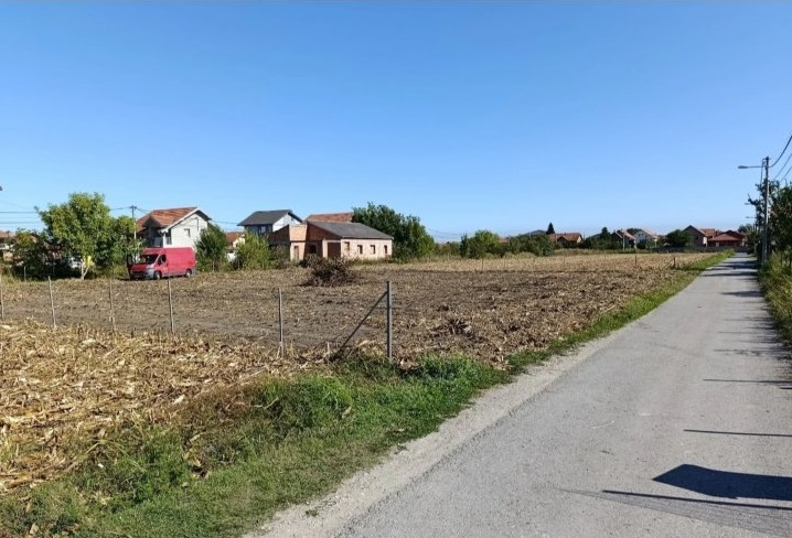 Prodajem plac u Borci