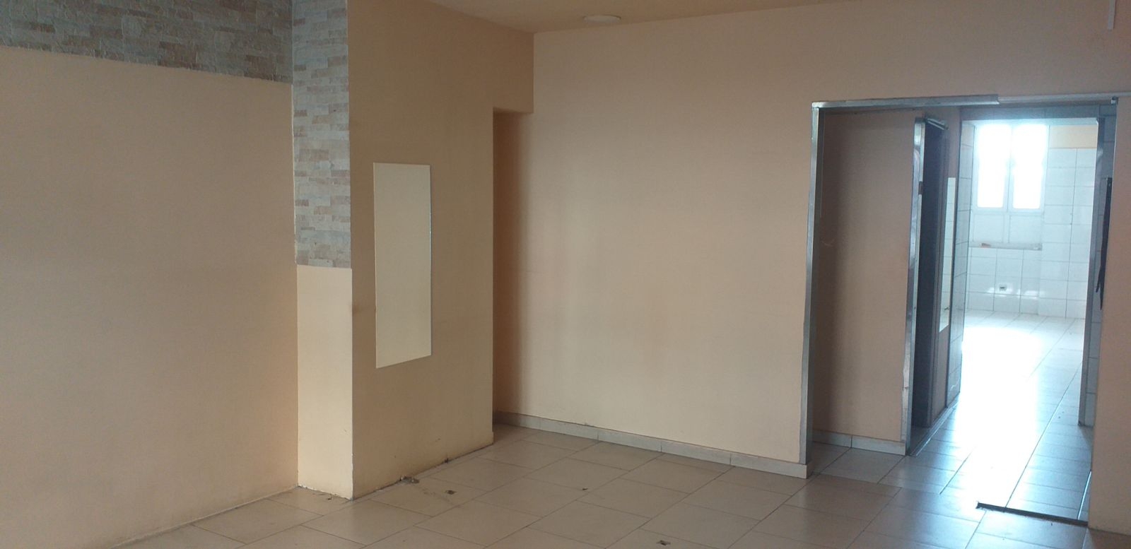  Lokal u centru pogodan za Frizerski salon