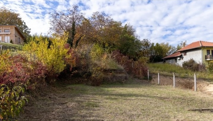 Plac Sremska Kamenica 737m2