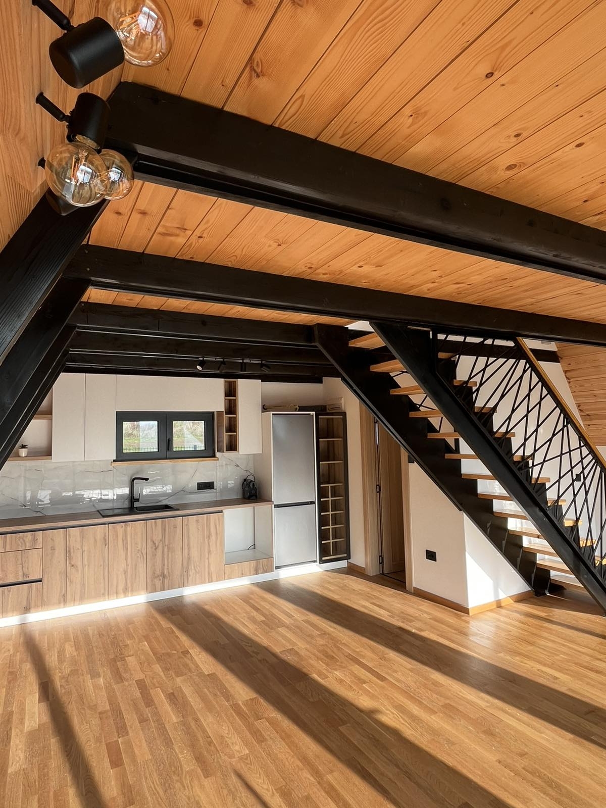 Na prodaju 2 A-Frame kuce sa bazenima