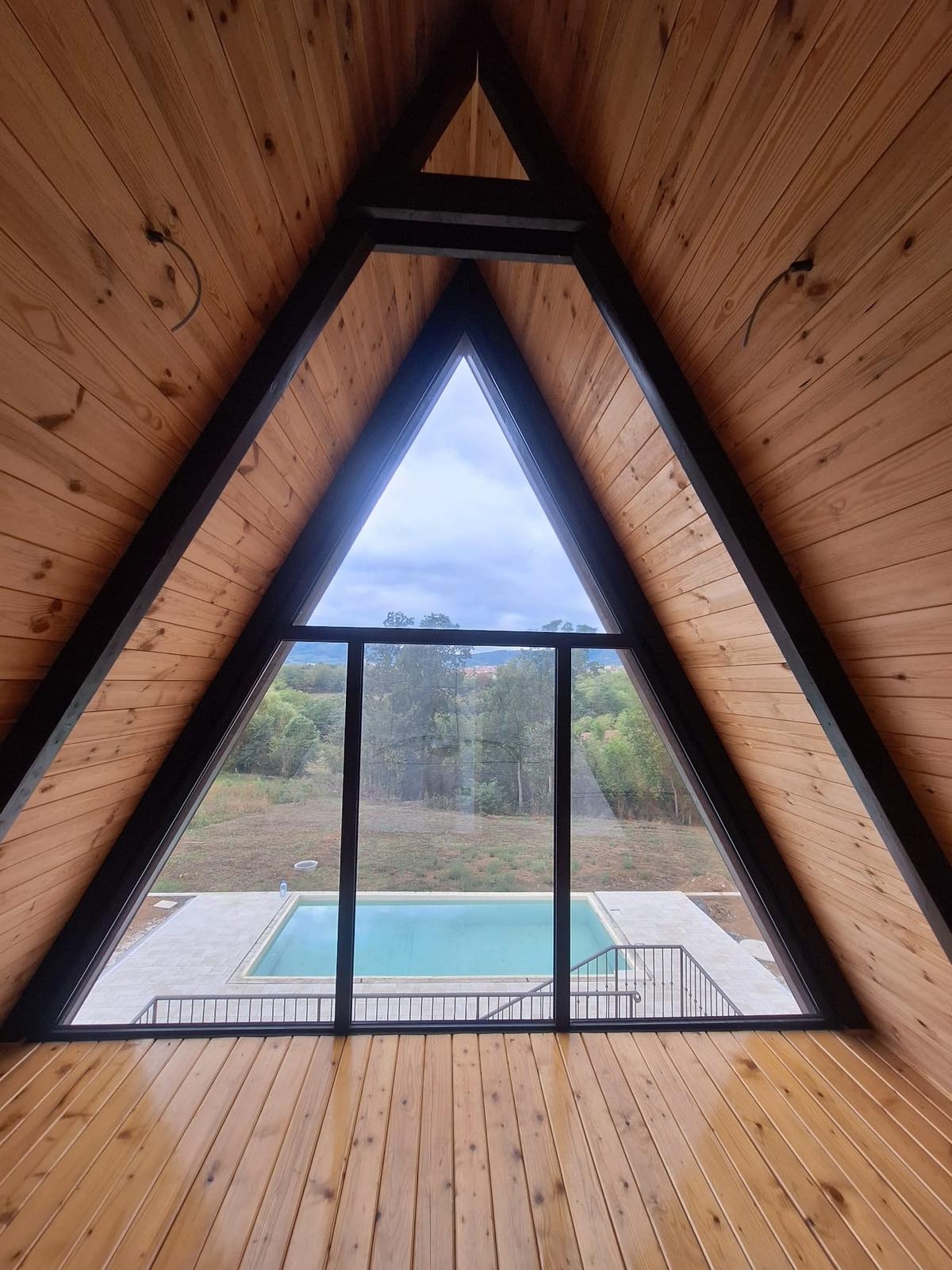 Na prodaju 2 A-Frame kuce sa bazenima