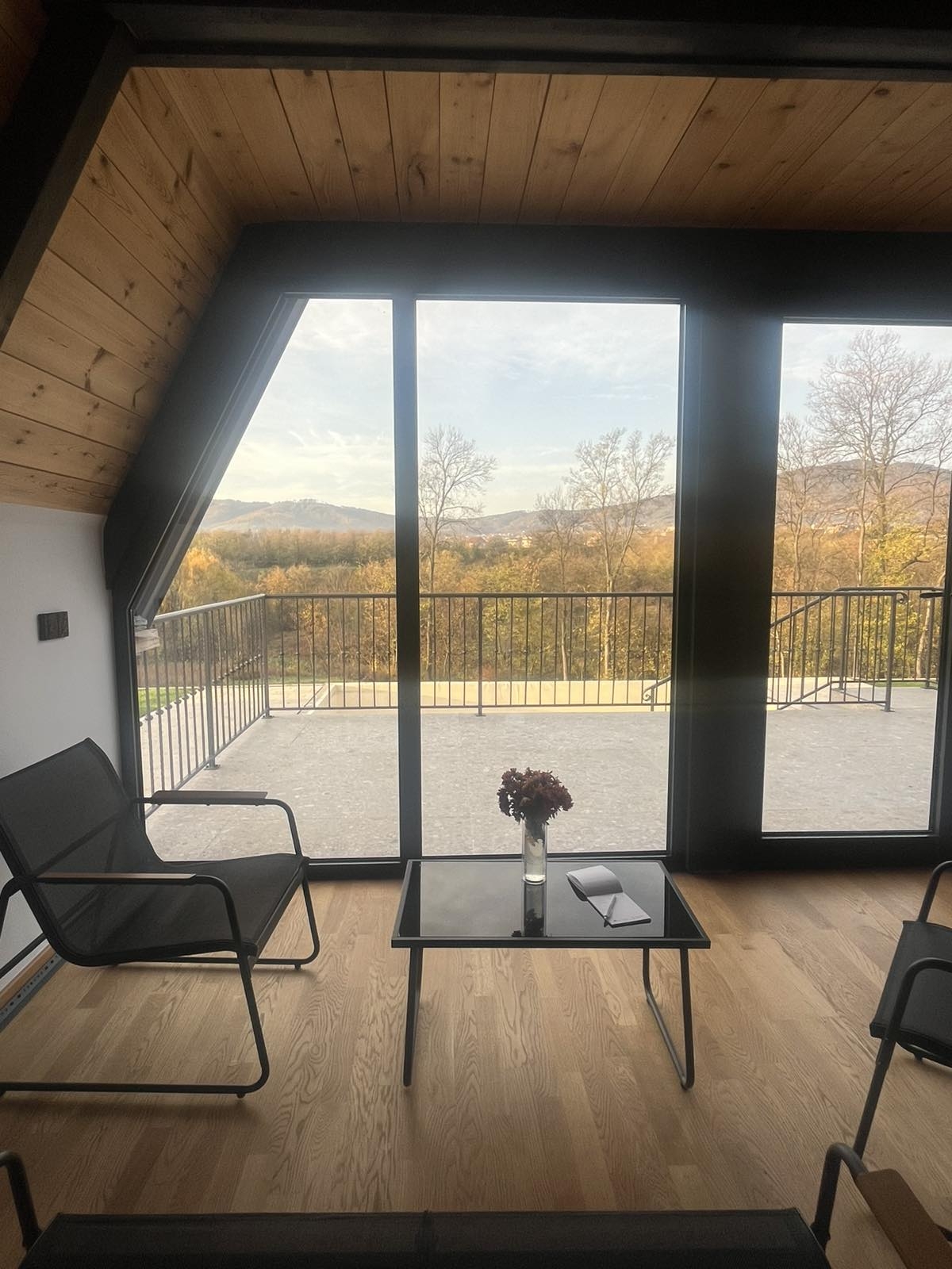 Na prodaju 2 A-Frame kuce sa bazenima