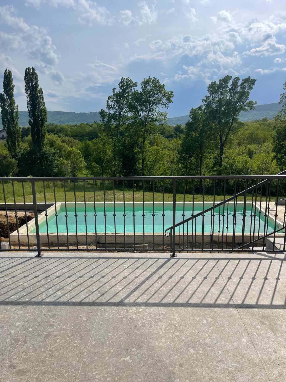 Na prodaju 2 A-Frame kuce sa bazenima