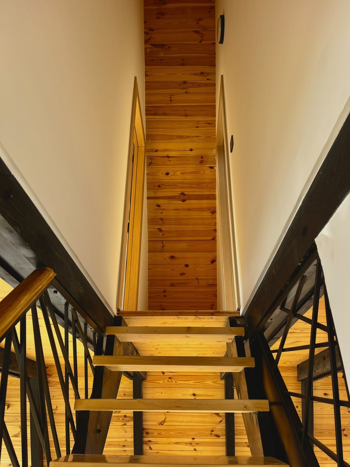 Na prodaju 2 A-Frame kuce sa bazenima