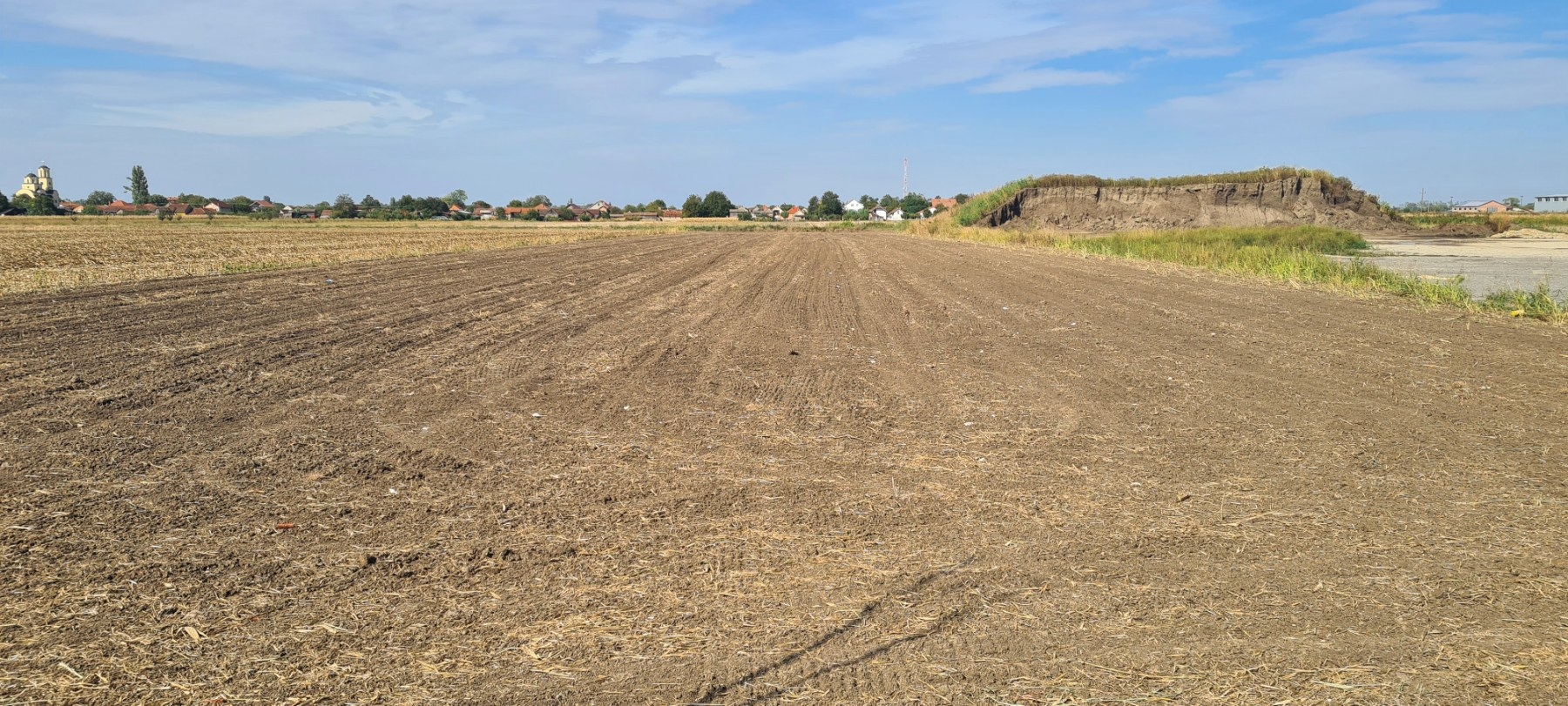 Na prodaju gradj. zemljiste-Sremska Mitrovica