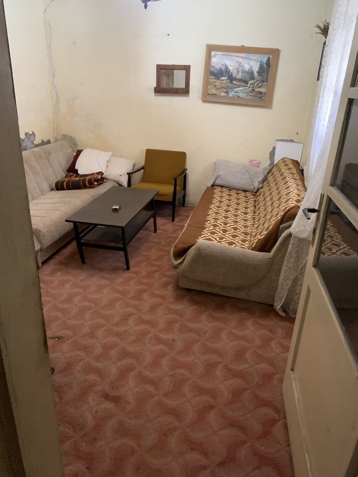 Prodajem dve kuce u Velikim Crljenima