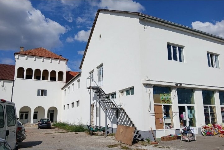 Poslovno-stambena zgrada