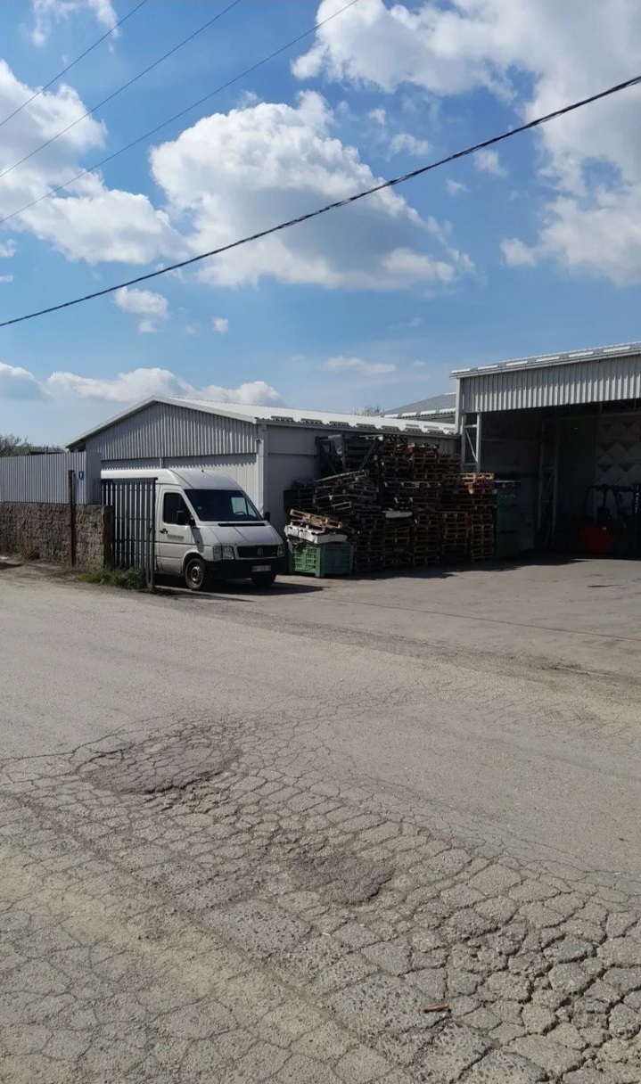 Poslovno-stambeni prostor,hala